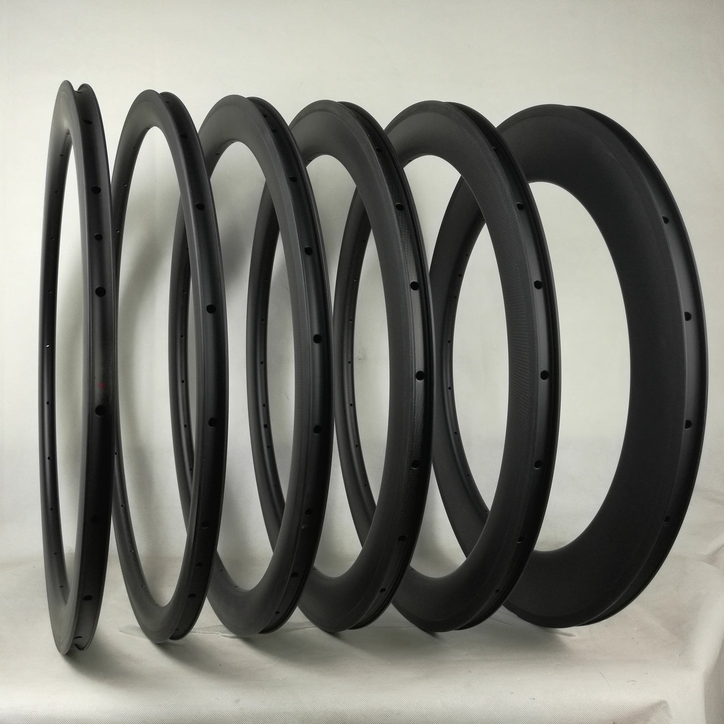700C road bike carbon fiber rim, 30mm wide, 325 g